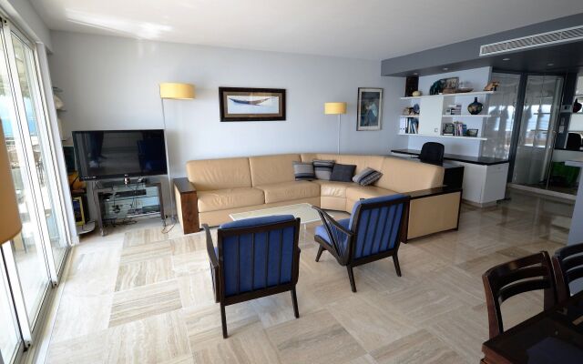 Wonderful seafront Apartment - 3-bedroom