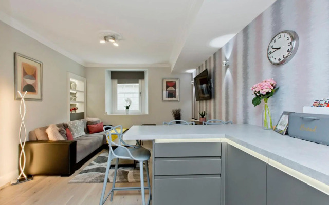 Ultra Modern, West End Village, Refurbished 1 bed