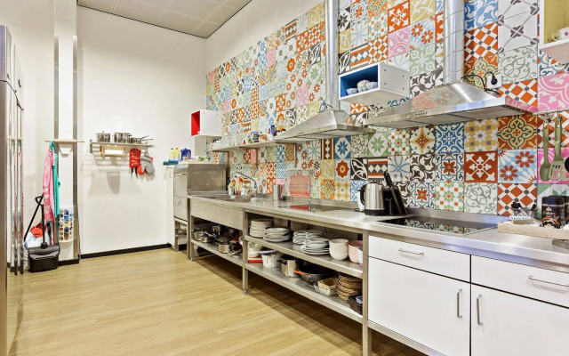 Hostelle - Caters to Women