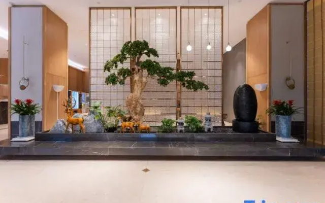 Luochu S Designer Hotel (Ningbo Romon Global Park Branch)