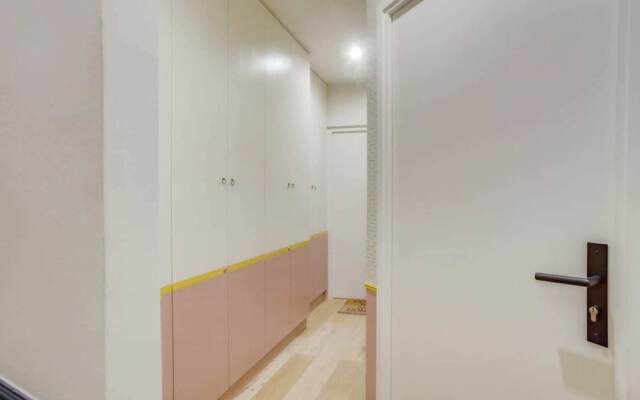 Beautiful Pink Studio For 2 in Heart of Vanves