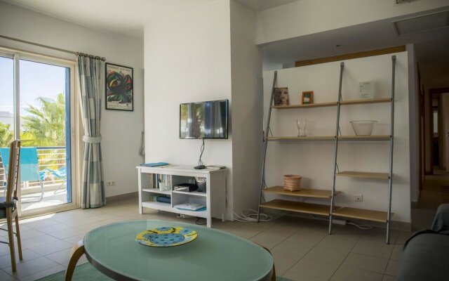 B06 - Top-Floor Marina Club 2 Bed Apartment