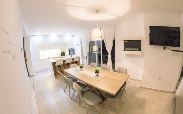 Exotic Villa in Novigrad With Private Swimming Pool