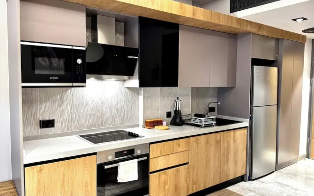Elite Luxury Suites at Diamond in City