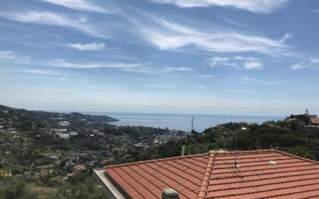 Appartamento in collina con vista mare