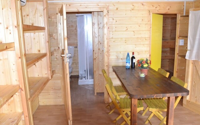 Tidy Chalet with Terrace near Sea