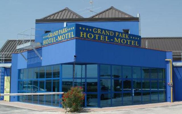 Grand Park Hotel Motel