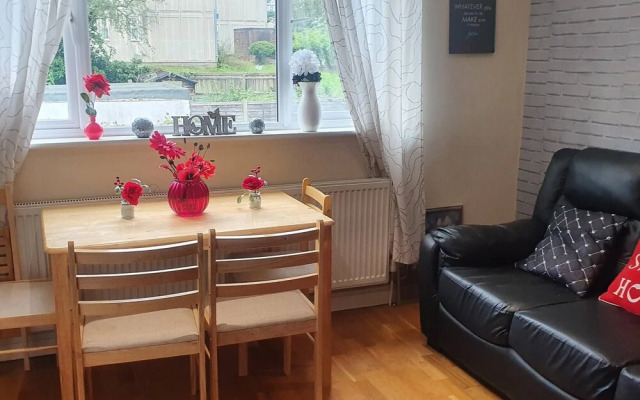 Pretty 4 Double Bedroom Home With 3 Bathrooms