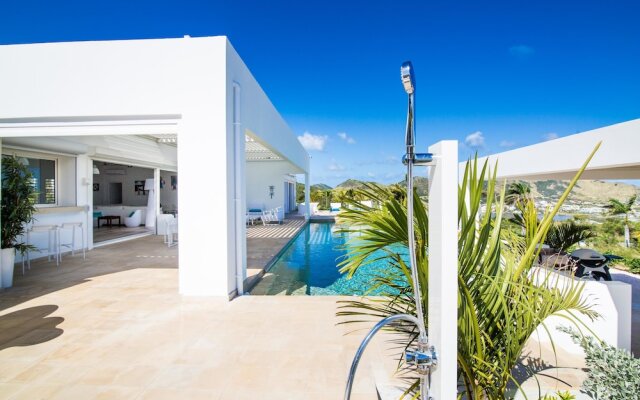 Modern Private Villa, Swimming Pool, AC, Free Wifi, Near Orient Beach, Ideal for Couples/ Families!