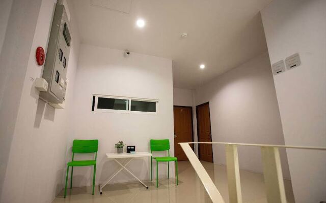 Ink 18/2 Hostel (Sukhumvit  22)