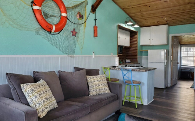 Nautical That One Apartment Near City Attractions by Redawning