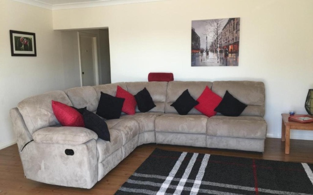 Cole House Apartments – Guest Rooms – Orange