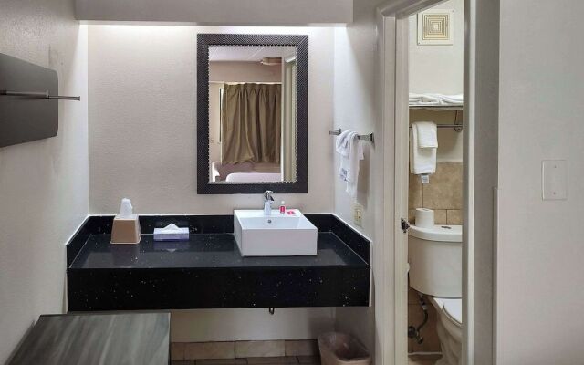 Econo Lodge Charlotte Airport