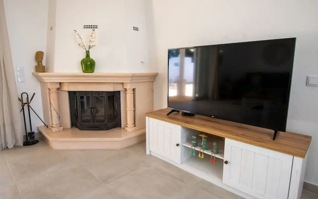 Pomba Beautifully Renovated With Heated Pool