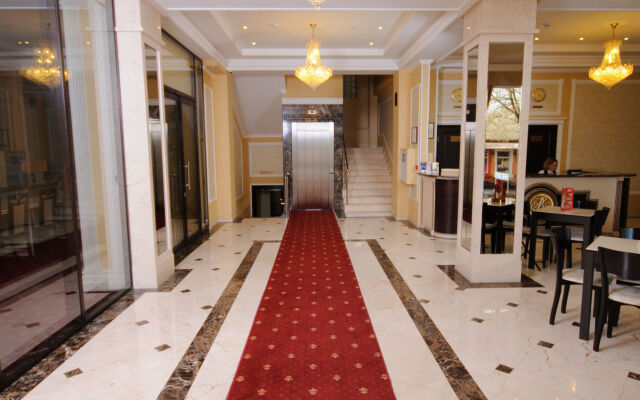 Regency Hotel