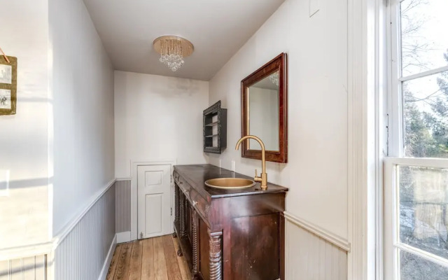 The Dutch Flat Hotel