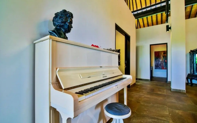 Lovina Residence