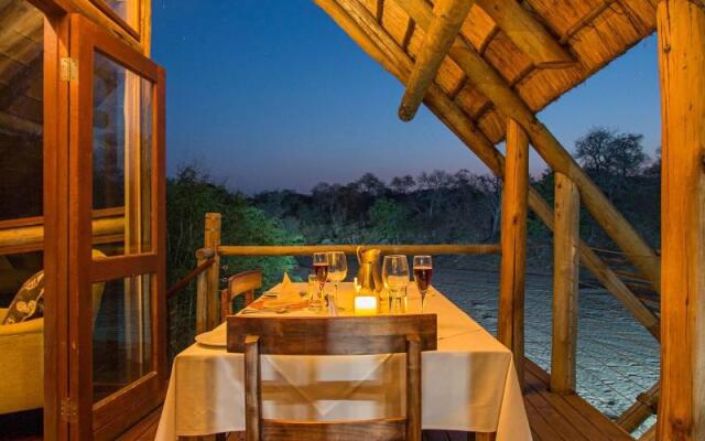 Rhino Post Safari Lodge