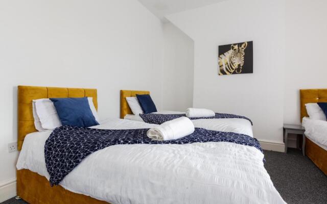 Clayton House - Spacious home near Etihad Stadium