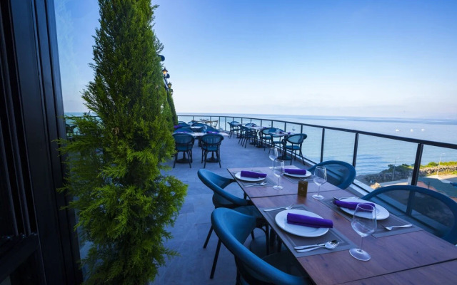 Royal Comfort Suites