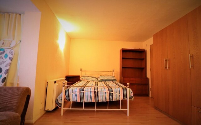 A Comfortable Studio on Pavillion Way Burnt Oak