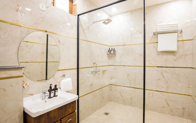 ELIVAAS Ivory Estate Pet-friendly Farm