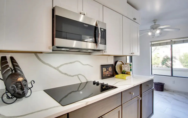 Luxe Tucson Vacation Rental w/ Community Pool