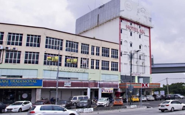 SUPER OYO Swing & Pillows Kajang Hotel Near Stadium Kajang Station