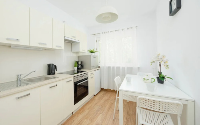 Apartment Business Center by Renters
