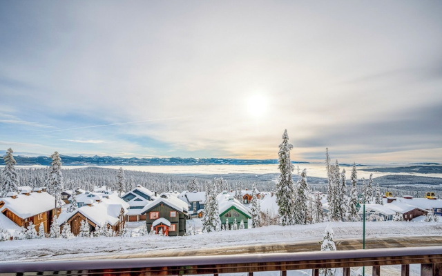 Vista at Big White Amazing Location View