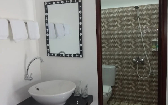 Madu Tiga Beach & Resort