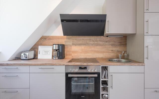 Tastefully furnished, modern and light-flooded apartment.