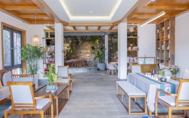 Xingyi Wanfenglin Ruhuazaoye Homestay (Baguatian Observation Deck)
