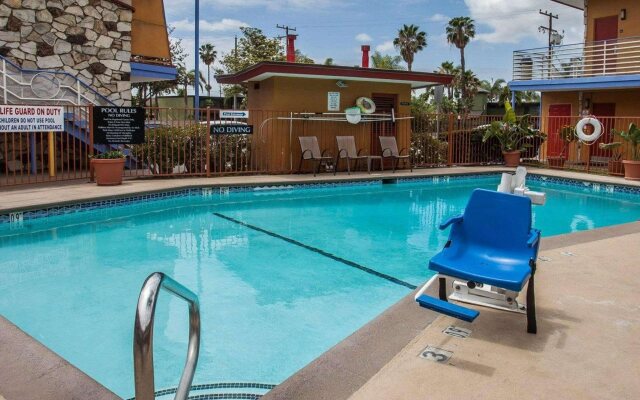 Quality Inn & Suites Anaheim At The Park