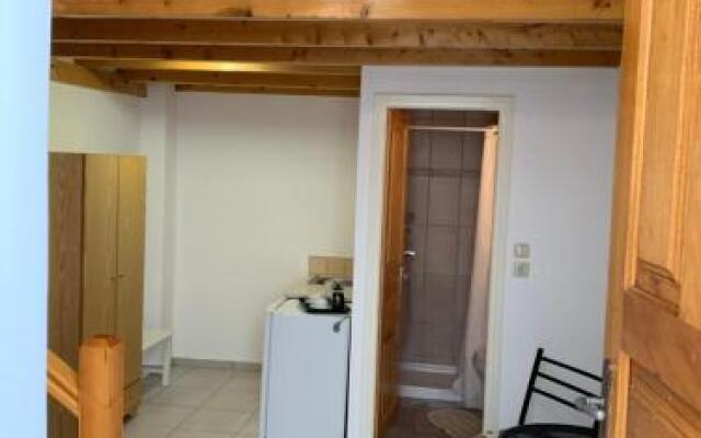 Glaros Guesthouse