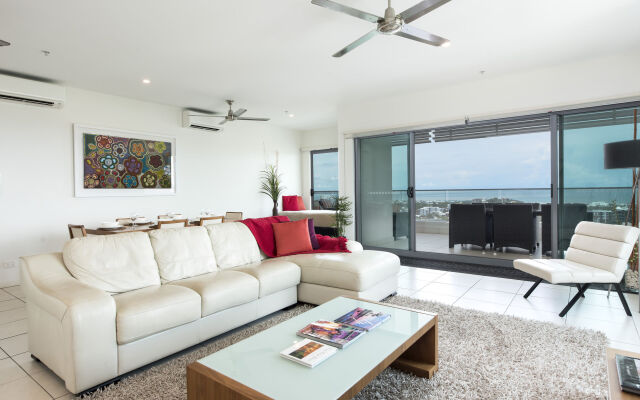 Darwin Executive Suites & FREE CAR
