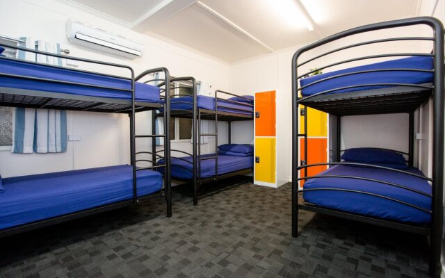 Mad Monkey Backpackers Central