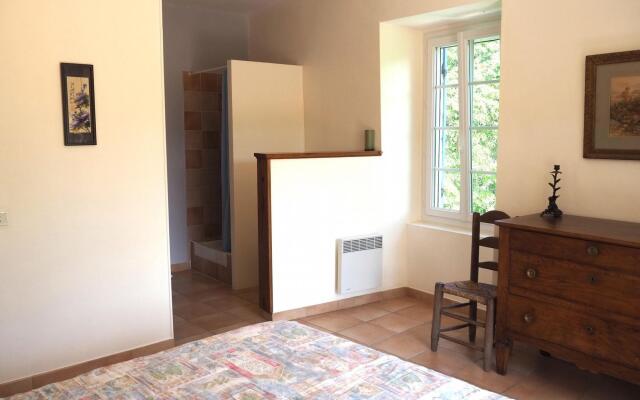 Charming Stone House With Terrace and Garden, Lussan