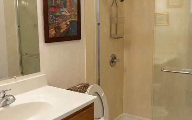 Charming, 2 Bedroom in Newark