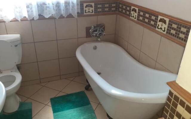 Spacious Double Room in Lovely Guesthouse