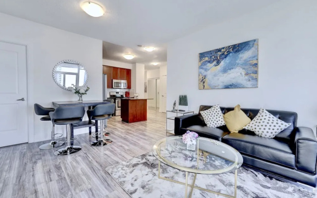 Grand Royal Condos -Mississauga SQ One