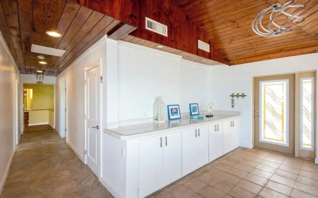 Banks Road Bliss: Luxury Estate With Pool