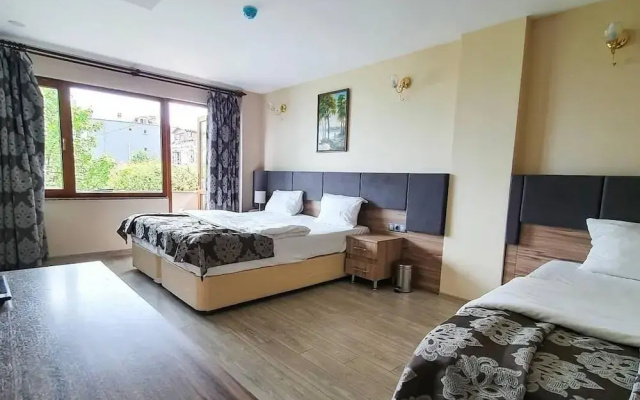 Dora Hotel