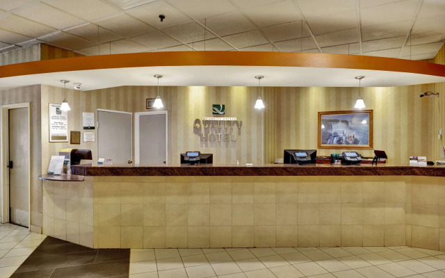 Quality Hotel & Suites At The Falls