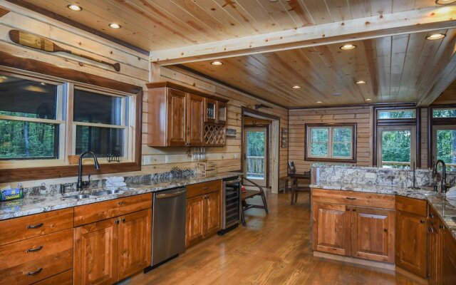 Hemlock Hideaway 6 Bedroom House