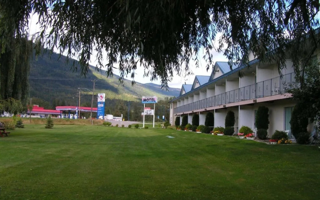 Monashee Motel
