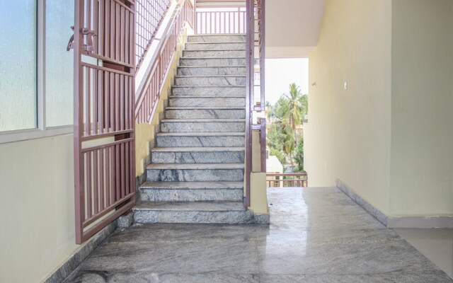 OYO 12840 Sri Guru Residency