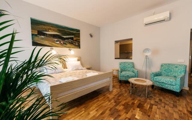 YellowBoot Aparthotel