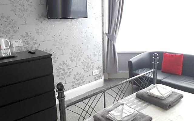 The Roslyn Hotel
