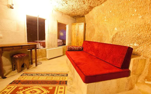 Monte Cappa Cave House